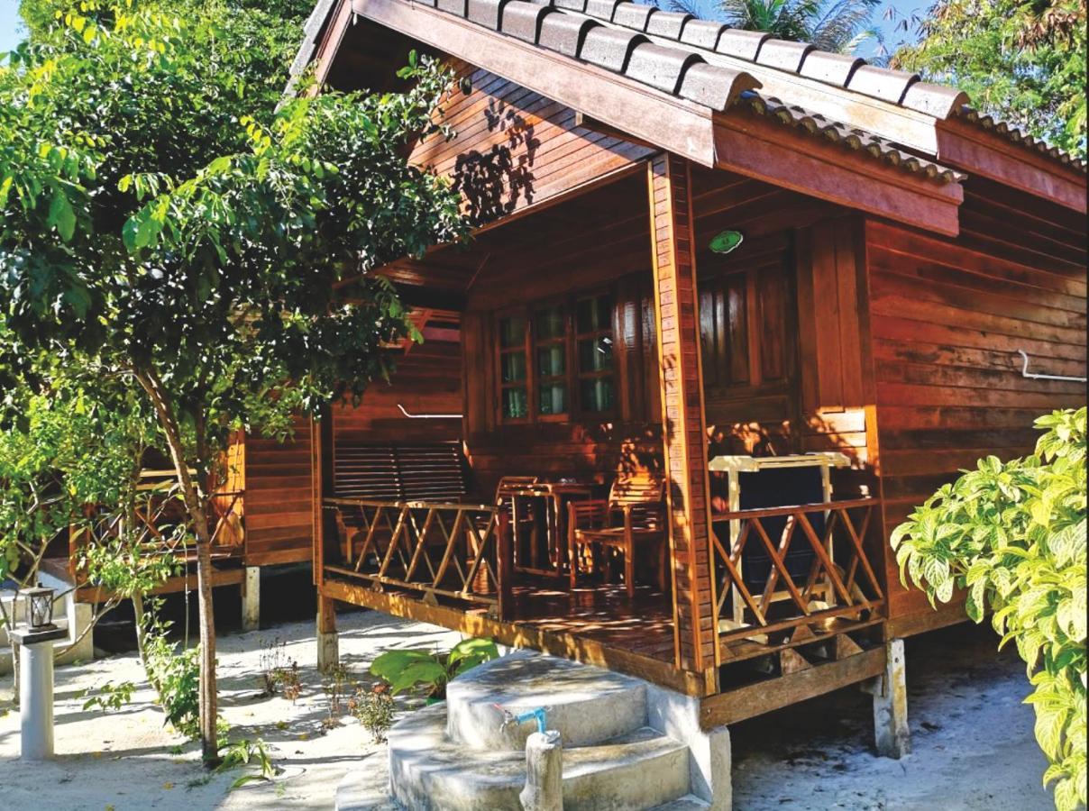 Chareena Beachside Koh Lipe Exterior photo