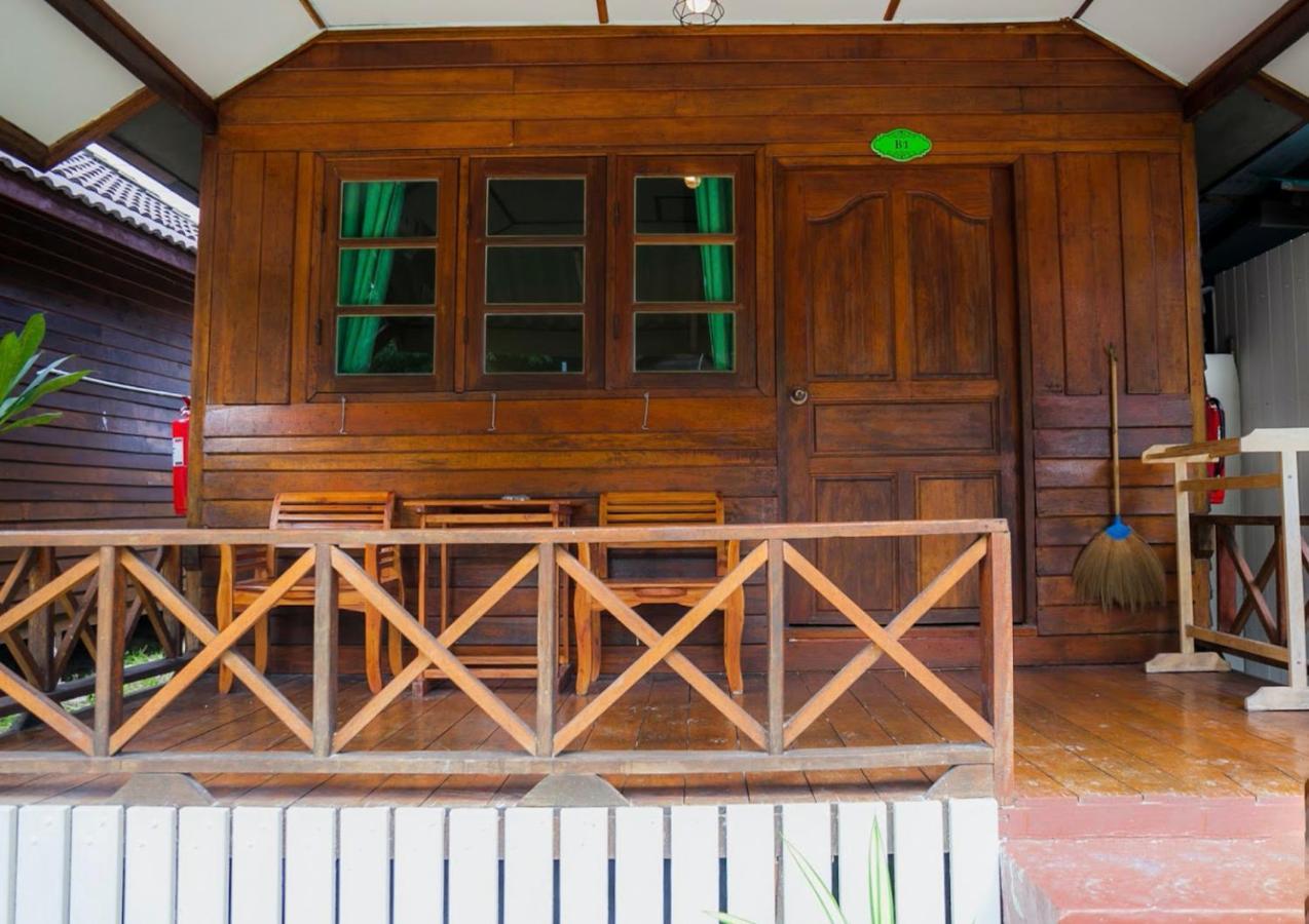Chareena Beachside Koh Lipe Exterior photo